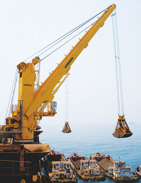 Grue de navire utilisée pour la manutention portuaire
