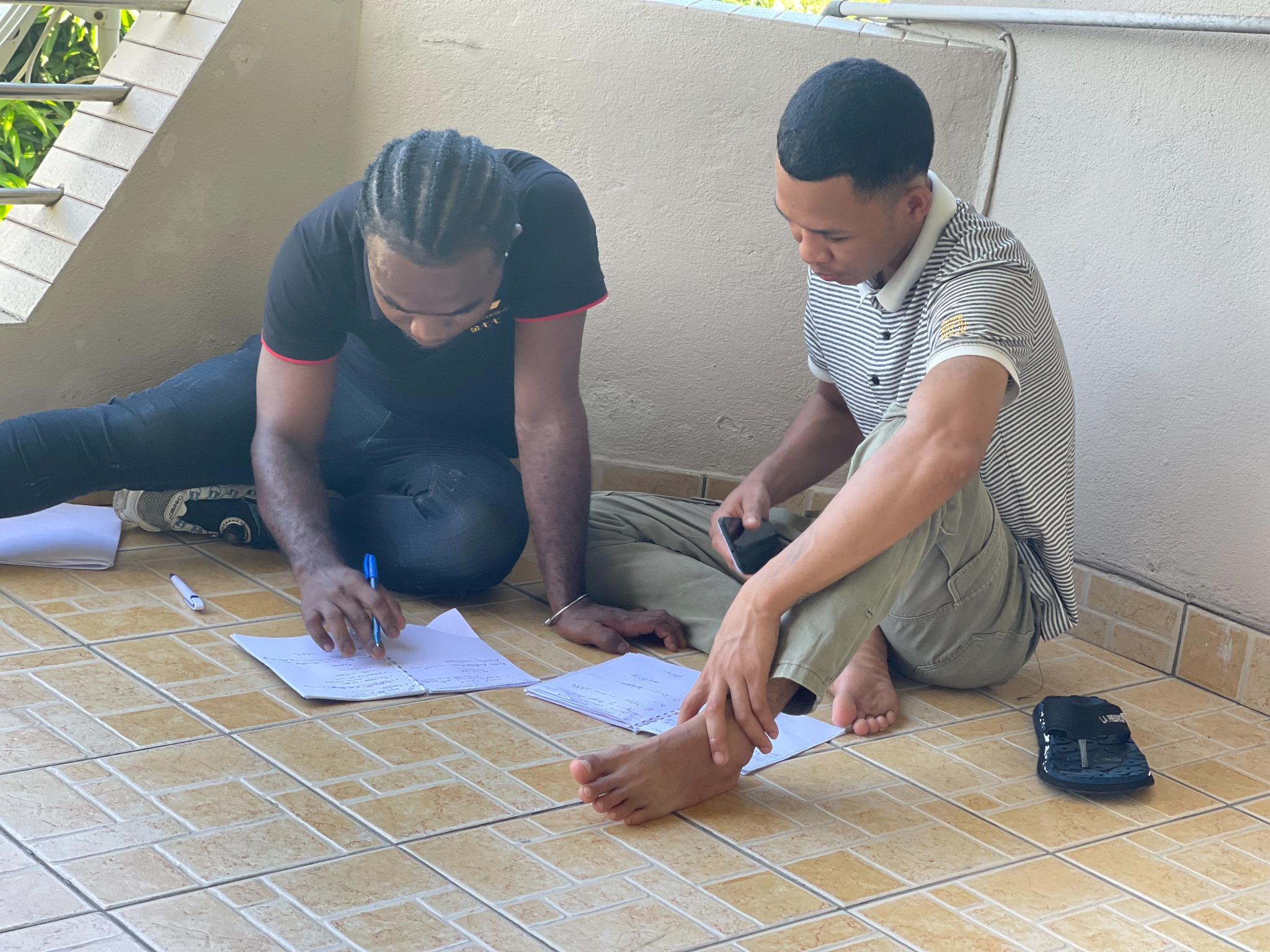 Travail de groupe sur l'analyse HACCP lors d'une formation à Toamasina