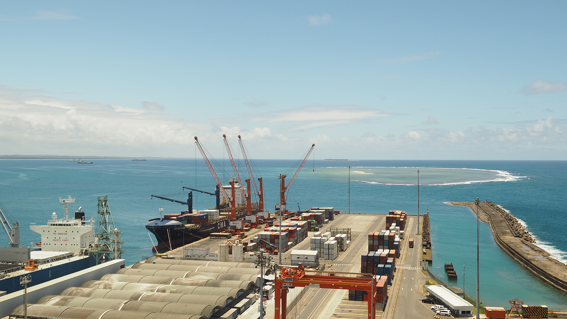 Zone industrialo-portuaire à Madagascar